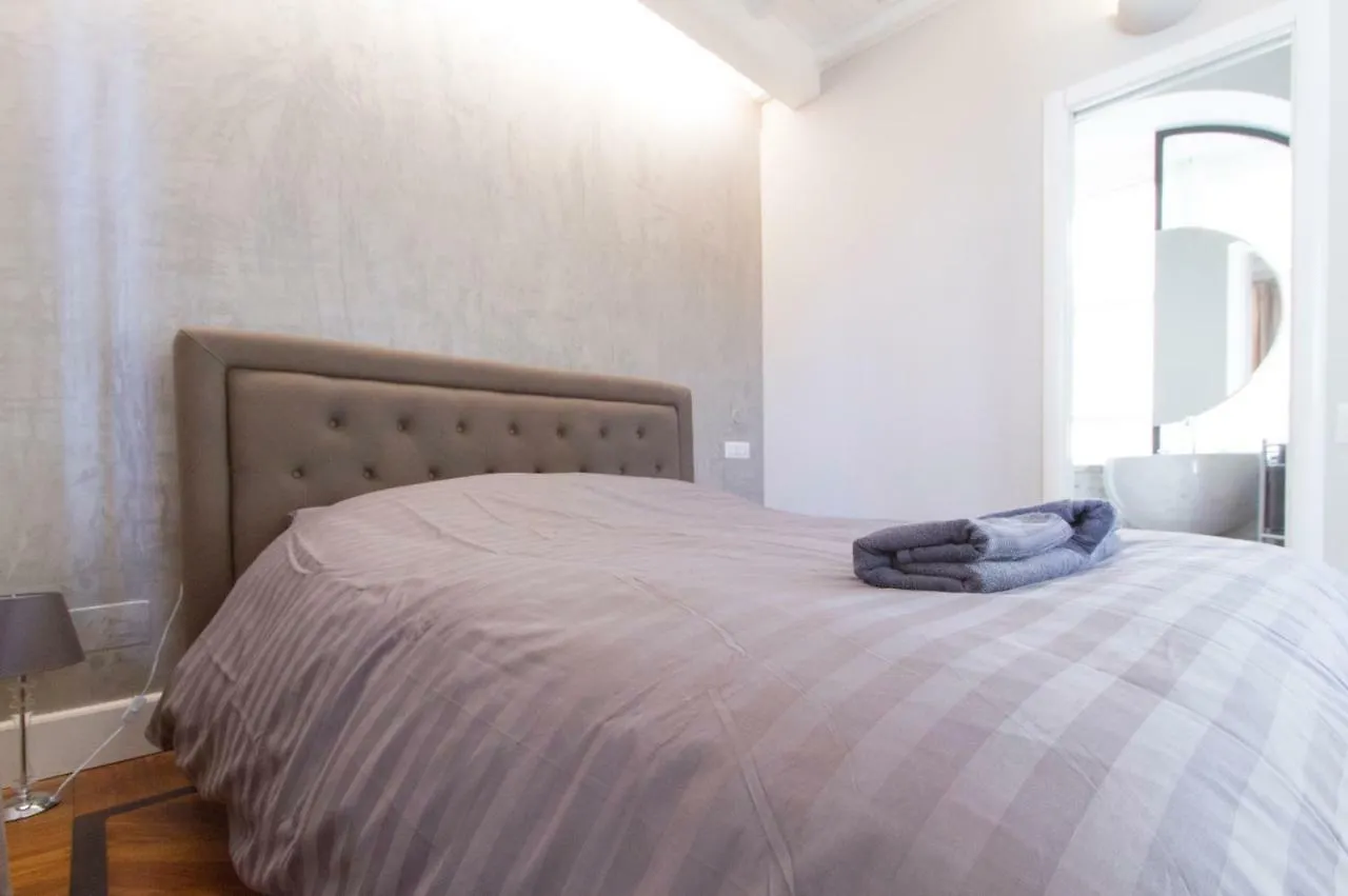 Elegante E Completamente Arredato Apt In Duomo Milan Apartment