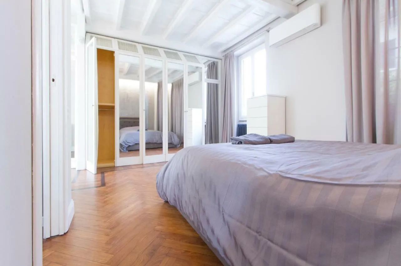 Apartment Elegante E Completamente Arredato Apt In Duomo Milan